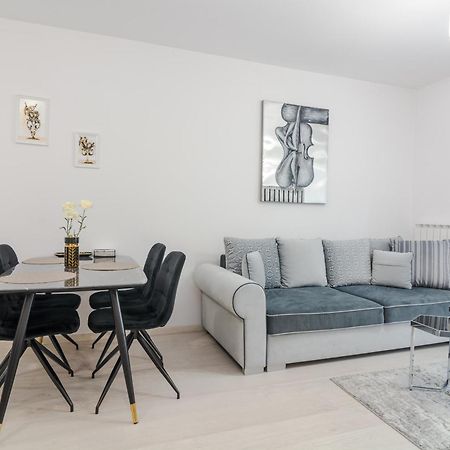 Paris Luxury Top Centre 2Bdr Apt W Work Desk And Wifi Near Nevsky Cathedral Sofia Esterno foto